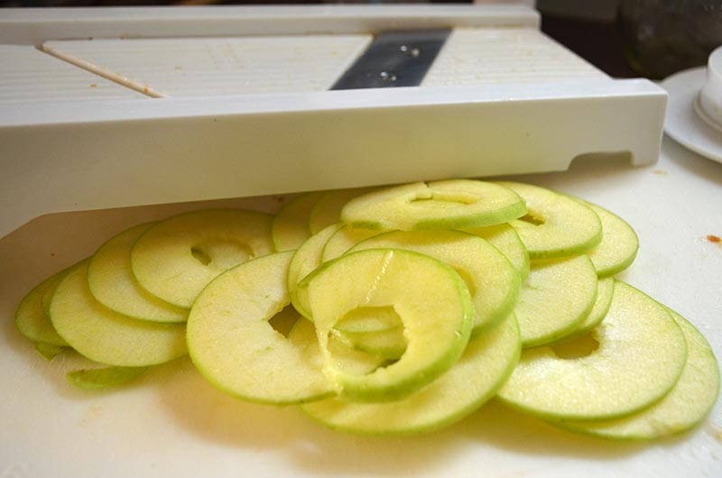 apple-chips-thinly-sliced